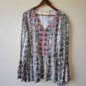 Savanna Jane Women's Size 2X Tunic Snake Print Embroidered Blouse Bell Sleeves